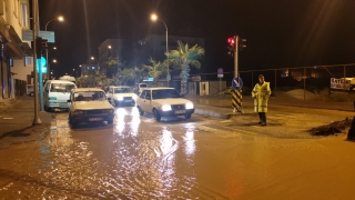 Araban’daki sağanak su baskınlarına neden oldu