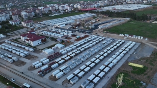 Kahramanmaraş’ta konteynerlerin üstü çatıyla kaplanıyor