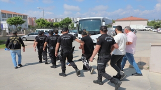 Antalya’da çeşitli suçlardan aranan 71 şüpheli yakalandı