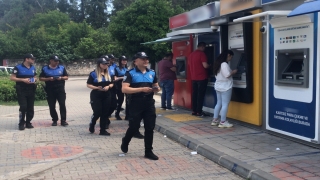 Adana’da polis yardım bahanesiyle dolandırıcılığa karşı vatandaşı uyardı