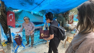 Adanalı kadın sanayiciler Hatay’da depremzedelere yardım çantası dağıttı