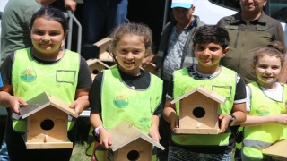 Mersin’de çam ağaçlarına 500 kuş yuvası asıldı