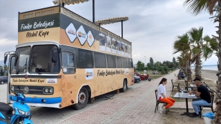 Finike’de geri dönüştürülen otobüs mobil kafe olarak hizmet vermeye başladı