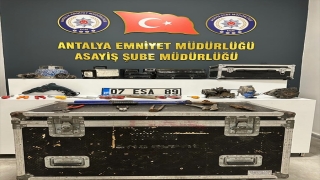 Antalya’da otodan hırsızlık yaptıkları gerekçesiyle 2 şüpheli tutuklandı
