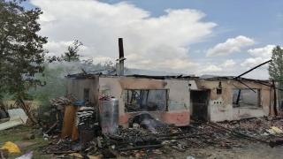 Burdur’da müstakil evde çıkan yangın hasara neden oldu