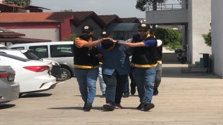Adana’da minibüs şoförünün bıçaklanması olayının şüphelisi baba ve oğlu tutuklandı
