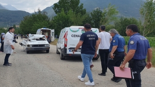 Osmaniye’de kamyonete çarpan otomobildeki çocuk öldü, 3 kişi yaralandı