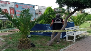 Antalya’da bir kişi parkta ölü bulundu