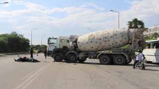 Antalya’da beton mikseri ile çarpışan motosikletteki 2 kişi yaralandı