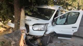 Hatay’da freni arızalanan kamyonun çarptığı minibüsteki 3 asker yaralandı