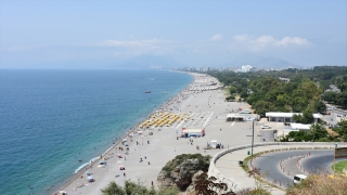 Antalya sahillerinde yoğunluk yaşandı