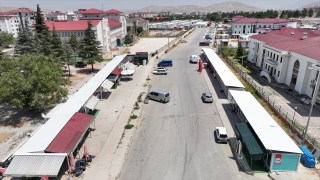 Depremden etkilenen Afşin’de ticaret konteyner çarşılarda sürüyor