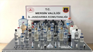 Mersin’de bir kişi evindeki 100 litre sahte içki ile yakalandı