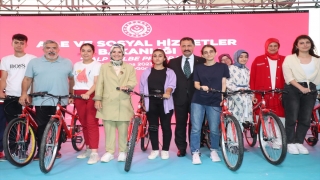 Aile ve Sosyal Hizmetler Bakanı Göktaş, Hatay’da ”Kalp Kalbe Programı”nda konuştu: