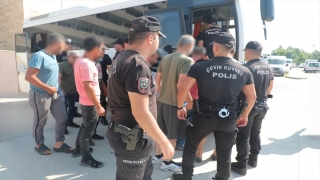 Antalya’da çeşitli suçlardan aranan 35 şüpheli yakalandı