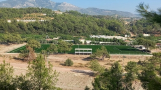Kumluca’da yapımı tamamlanan futbol sahası hizmete açıldı