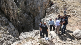 GÜNCELLEME Mersin’de mağarada rahatsızlanan ABD’li Dickey’in tahliyesi için çalışma başlıyor