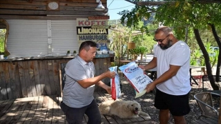 Kumluca’da hayvanseverlere mama desteği