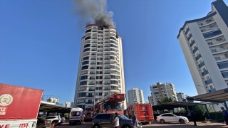 Mersin’de 18 katlı binada çıkan yangın kontrol altına alındı