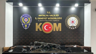 Antalya’da kaçakçılık operasyonunda 4 kişi yakalandı