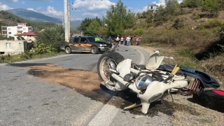 Antalya’da kamyonet ile motosikletin çarpıştığı kazada 1 kişi öldü, 1 kişi yaralandı