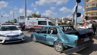 Antalya’da tur midibüsüyle otomobilin karıştığı kazada 1 kişi yaralandı