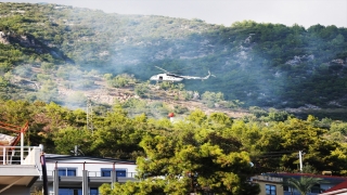 Alanya’da makilik ve ağaçlık alanda çıkan yangın söndürüldü