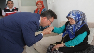 Serik Kaymakamı Cemal Şahin, 106 yaşındaki Binnaz Yılmaz’ı ziyaret etti