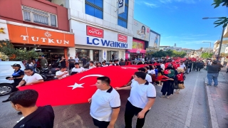 Osmaniye’de 100 metrelik Türk bayrağıyla kortej yürüyüşü düzenlendi