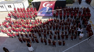 İskenderun’da öğrenciler Cumhuriyet’in 100. yılını kutladı