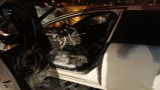 Hatay’da refüje çarpan otomobilin sürücüsü yaralandı