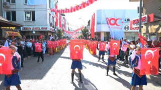 Osmaniye’de Cumhuriyet’in 100’üncü yılı etkinliğinde 100 kişi zeybek oynadı