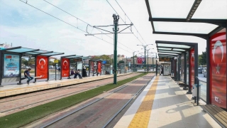 Gaziantep’te Cumhuriyet’in 100. yılı dolayısıyla cadde ve sokaklara Türk bayrağı asıldı