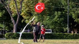 Antalya’da ”Türkiye Yüzyılında Bin Çocuk, Bin Uçurtma Şenliği” düzenlendi