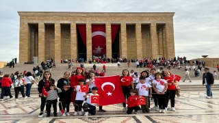 Mersin’den ilkokul öğrencileri Cumhuriyet’in 100. yılında Anıtkabir’de