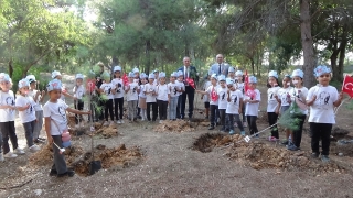 Erdemli’de Cumhuriyet’in 100. yılında 100 fidan toprakla buluşturuldu