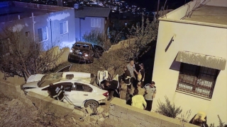Hatay’da şarampole devrilen iki otomobildeki 6 kişi yaralandı