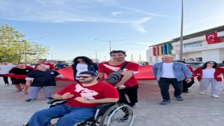 Özel gençler Cumhuriyet’in 100. yılında ”100 Adım 100 Ağaç” projesi ile fidan dikti