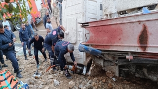 Kahramanmaraş’ta beton pompasının devrilmesi sonucu 1 kişi ağır yaralandı