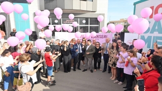 Antalya’da meme kanseri farkındalığı için pembe balon uçuruldu