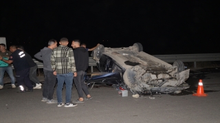 Hatay’da devrilen otomobildeki 1 kişi öldü, 1 kişi yaralandı