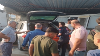 Hatay’da yol kenarındaki konteynere çarpan otomobilin sürücüsü yaralandı