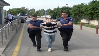 Adana’da iki öğretmeni darbettiği öne sürülen taksici tutuklandı