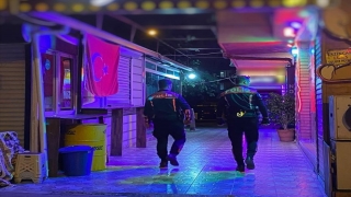 Adana’da umuma açık iş yerleri polislerce denetlendi