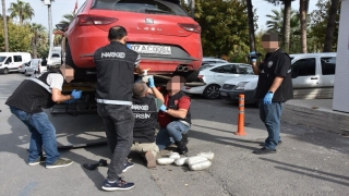 Mersin’de otomobilin tamponuna gizlenmiş 8 kilo 736 gram esrar ele geçirildi