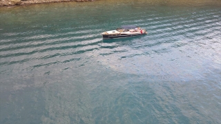 Antalya’da denizi kirleten tekne seferden men edildi