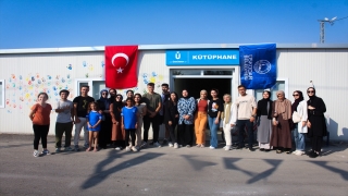 Üniversiteliler Hatay’daki depremzede öğrenciler için kütüphane kurdu