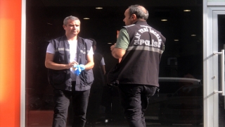 Adana’da silahla vurulan kişi banka şubesine sığındı