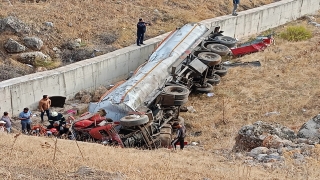 Gaziantep’te şarampole devrilen tankerin sürücüsü yaralandı