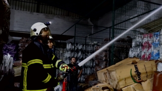 Adana’da sağlık ürünleri üretilen fabrikada çıkan yangın kontrol altına alındı